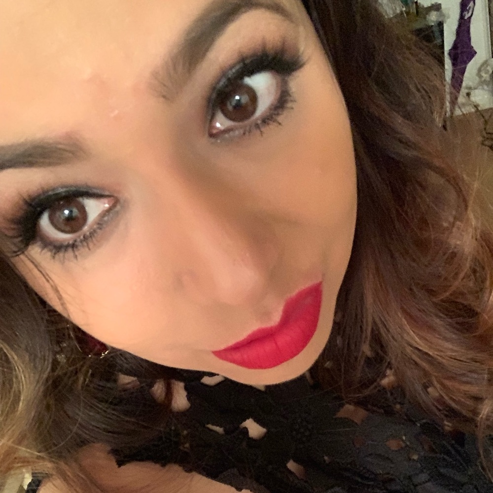 Meet your Posher, Cinthia